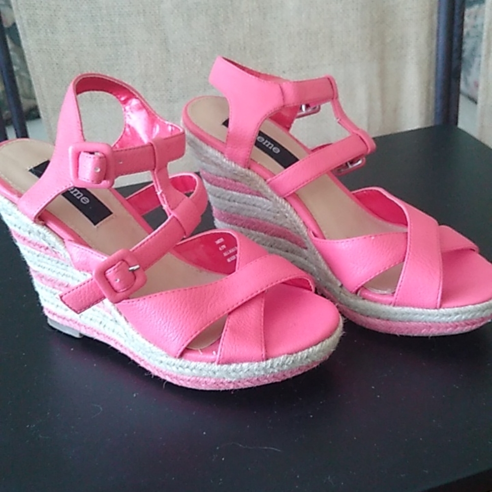 Theme wedge sandals. Size 6.5 Coral in color with wedge tan and coral color.